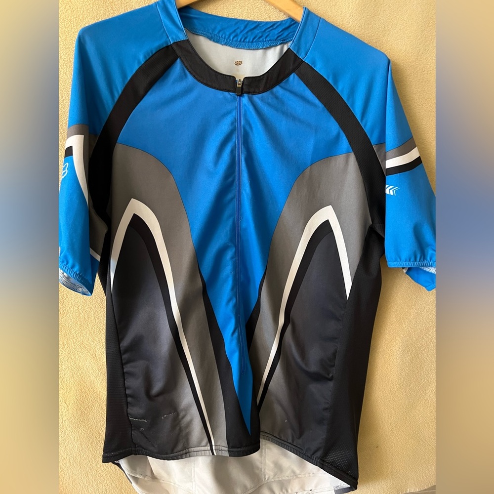 FOX short sleeve cycling jersey.